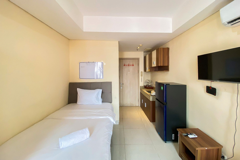 Modern Look and Homey Studio Apartment Elpis Residence By Travelio, Central Jakarta