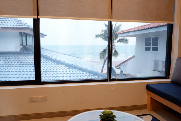 Exterior & Views 9