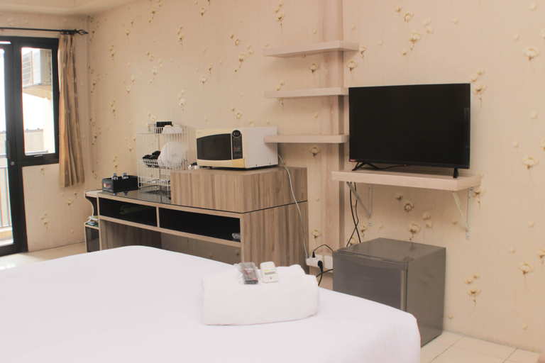 Bedroom 2, Cozy and Warm Studio (No Kitchen) at Metropark Condominium Jababeka Apartment By Travelio, Cikarang