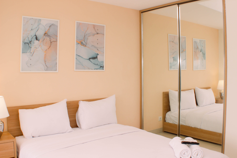 Bedroom 3, Cozy Studio Apartment at Orange County By Travelio, Cikarang