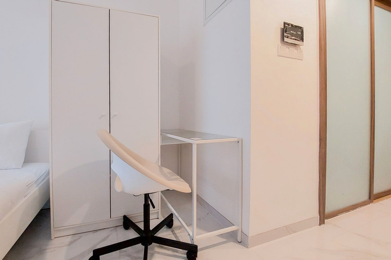 Bedroom, Luxury Studio at Sky House BSD Apartment By Travelio, South Tangerang
