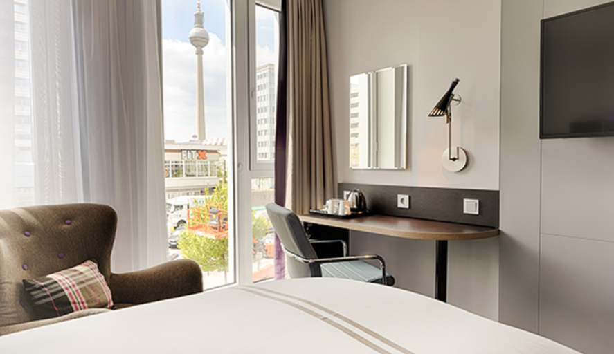 Bedroom 4, Premier Inn Berlin Alexanderplatz, Berlin