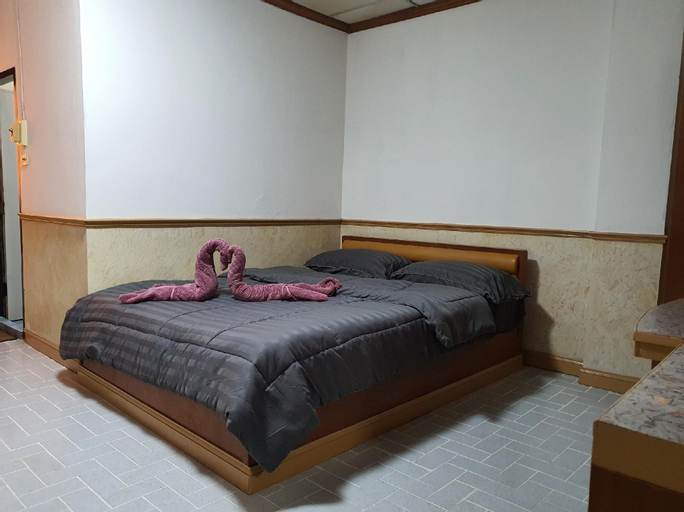 Bedroom 5, White orchid hotel and homestay @ Bua yai, Bua Yai