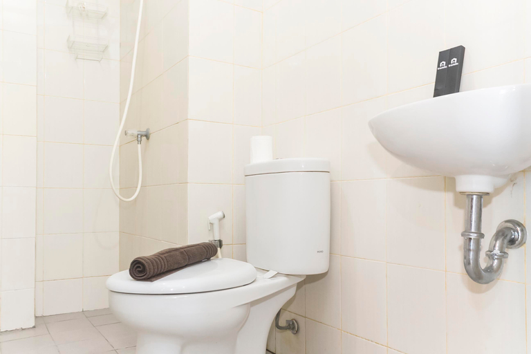 Bathroom 5, Compact 2BR at Grand Icon Caman Apartment By Travelio, Bekasi