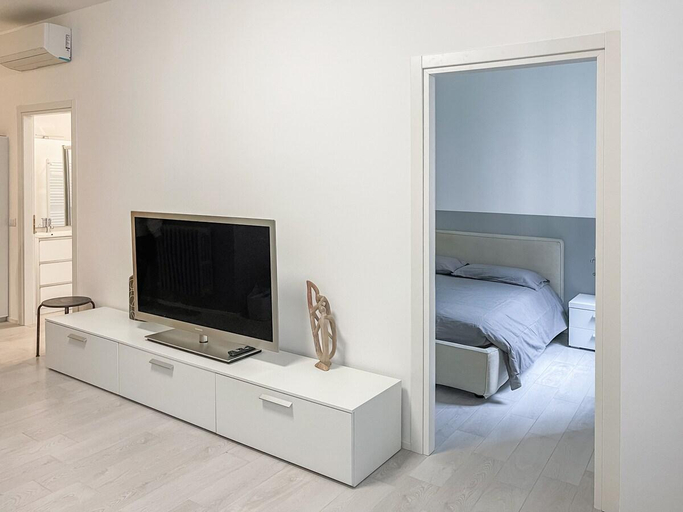 Others 4, BNB Capital Milano Moscova - White, Milano
