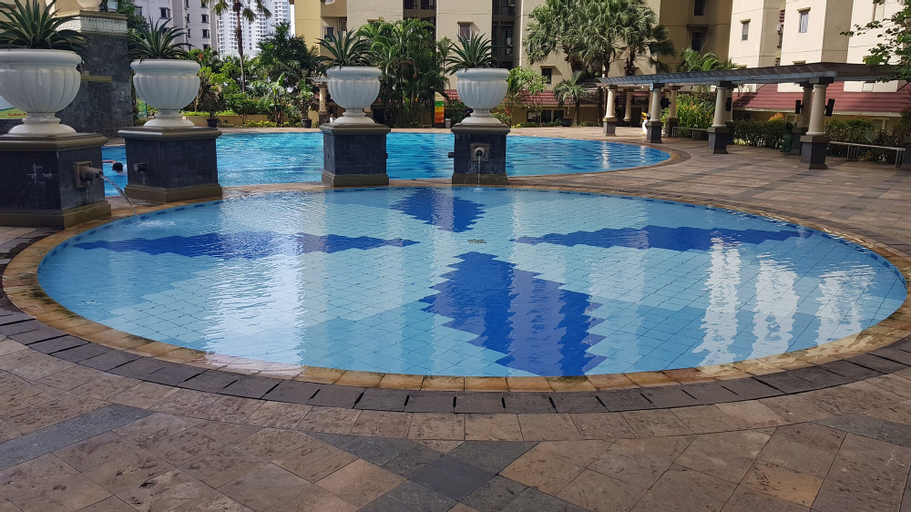 Sport & Beauty, Homey Combined Unit 3BR Apartment at Mediterania Palace Residences By Travelio, Central Jakarta