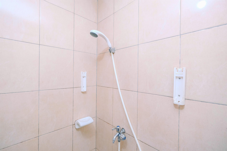 Bathroom 5, Nice and Comfort Studio at Margonda Residence 2 Apartment By Travelio, Depok