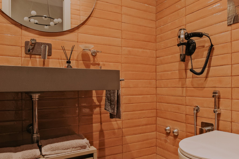 Bathroom 4, Occhi di Napoli, Napoli