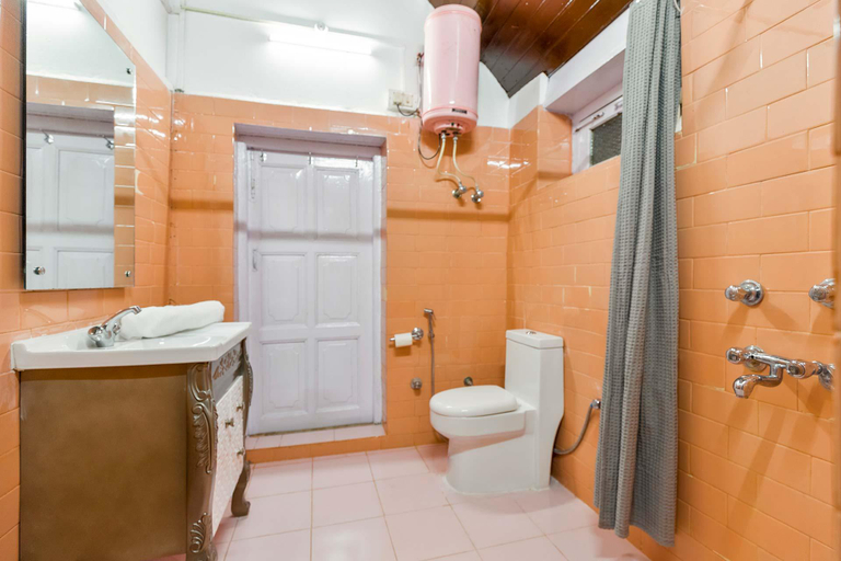 Bathroom 2, StayVista at 8Oaks, Chamba