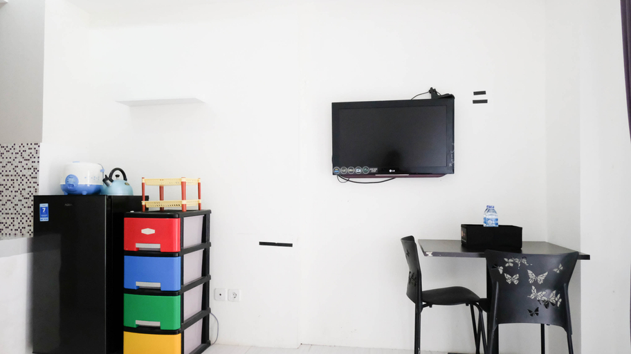 Others 2, Clean and Cozy Stay Studio at Puncak Dharmahusada Apartment By Travelio, Surabaya