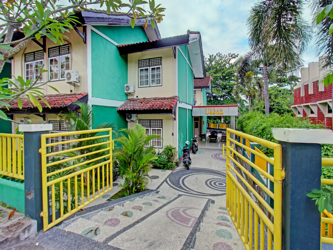 Exterior & Views 2, OYO 92001 Unram Guest House, Lombok