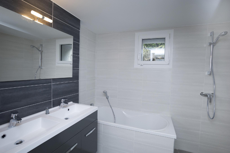 Bathroom 3, Appartement Semnoz - Vue Lac, Haute-Savoie