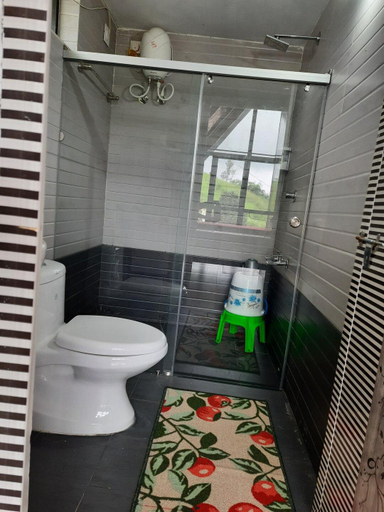 Bathroom 3, Farmstay in ചില്ലുകൂടാരം at Les Domki et al., Idukki