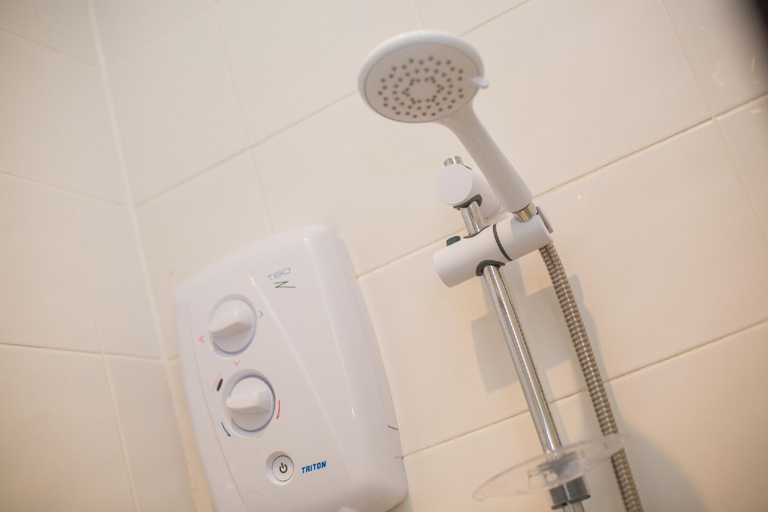 Bathroom, James’ Place @ Brynawel, Merthyr Tydfil