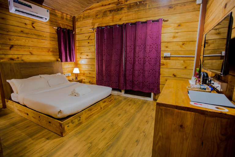 Bedroom, Mariners Bay Beach Resort, North Goa