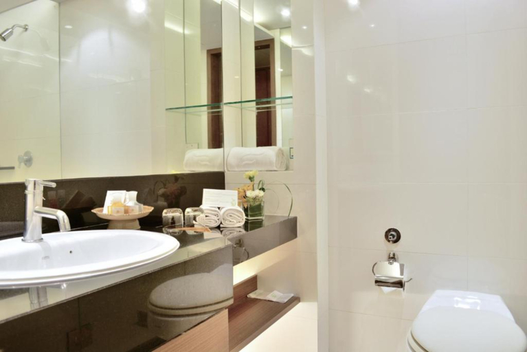 Bathroom 5, Rama Gardens Hotel Bangkok, Lak Si