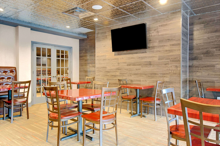 Food & Drinks 5, Days Inn by Wyndham Towson, Baltimore