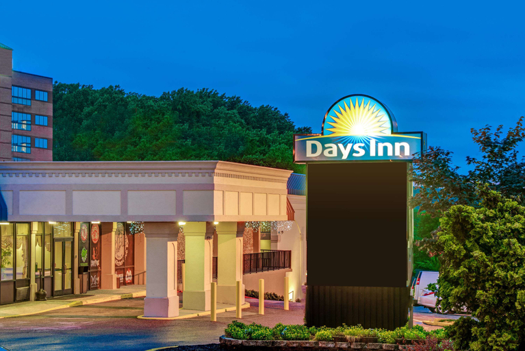 Exterior & Views 2, Days Inn by Wyndham Towson, Baltimore