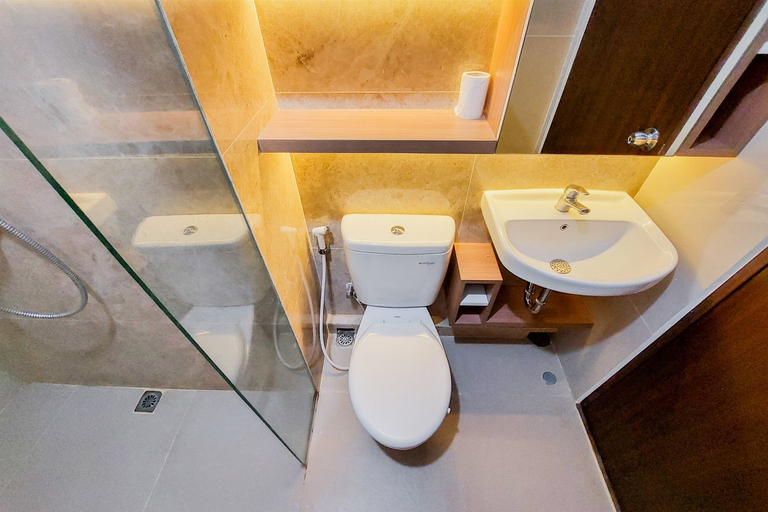 Bathroom 5, Best Choice and Comfy 2BR at Transpark Bintaro Apartment By Travelio, Tangerang Selatan