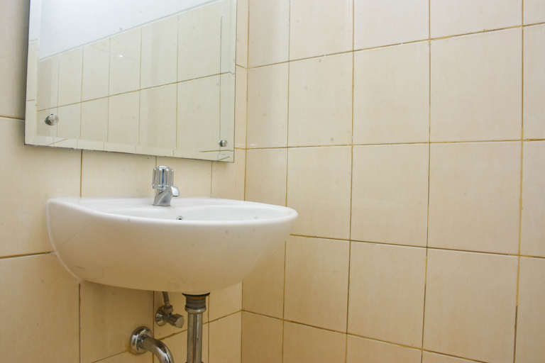 Bathroom 5, Comfy and Spacious 2BR Apartment Aspen Residence By Travelio, South Jakarta