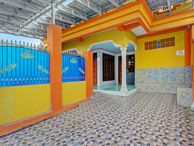 Exterior & Views 2, SPOT ON 92123 Chikam House Syariah, Kediri