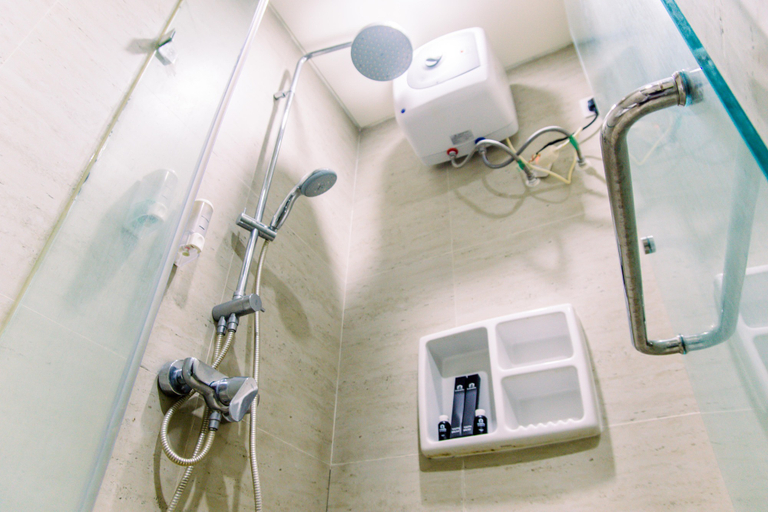 Bathroom 5, Elegant and Comfy 1BR at The Accent Apartment Bintaro By Travelio, Tangerang Selatan