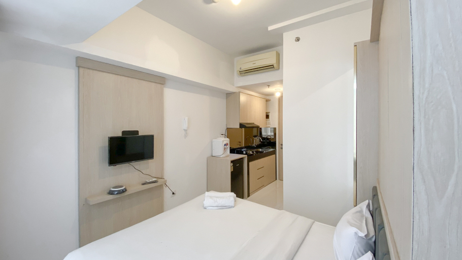 Bedroom 2, Best Modern Studio at Tokyo Riverside PIK 2 Apartment By Travelio, Tangerang