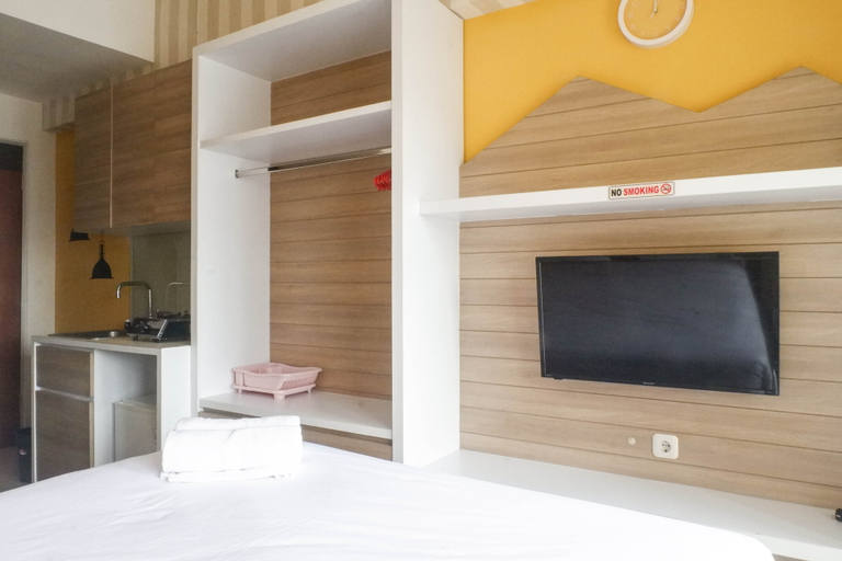 Bedroom 2, Vibrant Studio Apartment at Gunawangsa Merr By Travelio, Surabaya