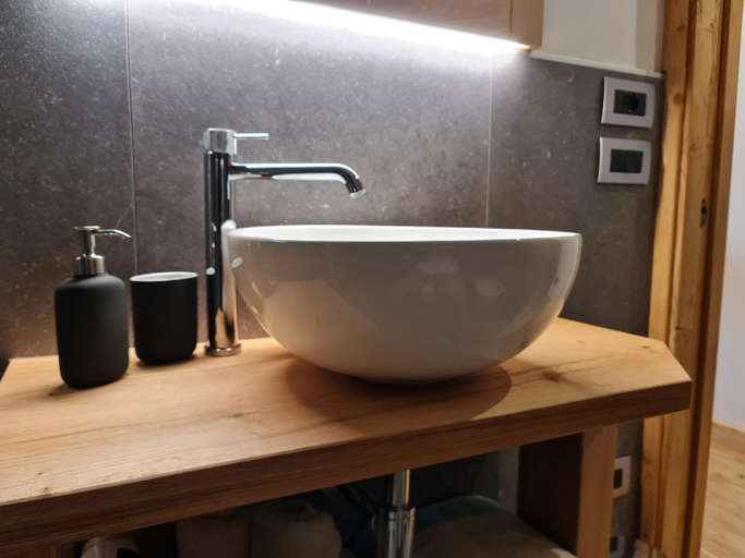 Bathroom 2, La Culla, Belluno