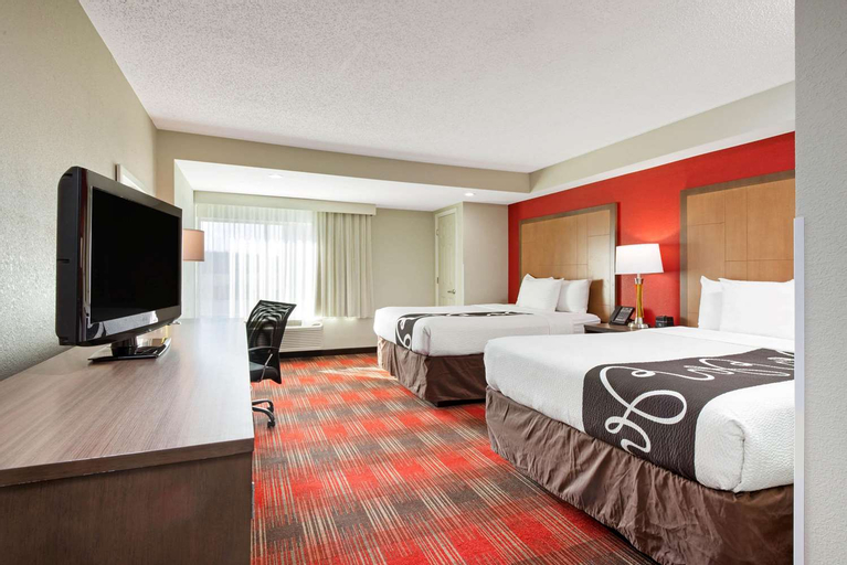 Bedroom 3, La Quinta Inn & Suites by Wyndham DC Metro Capital Beltway, Prince George's