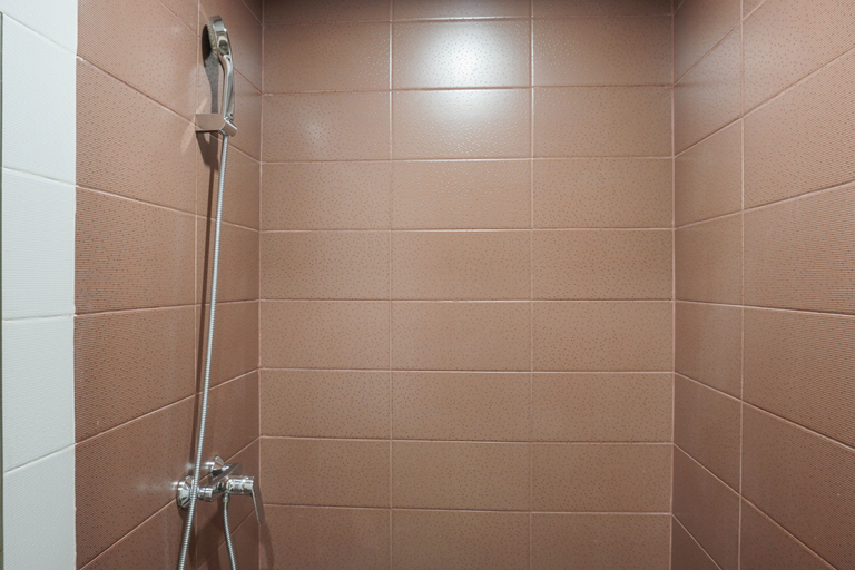 Bathroom 5, Best View 1BR at Puri Orchard Apartment By Travelio, Jakarta Barat