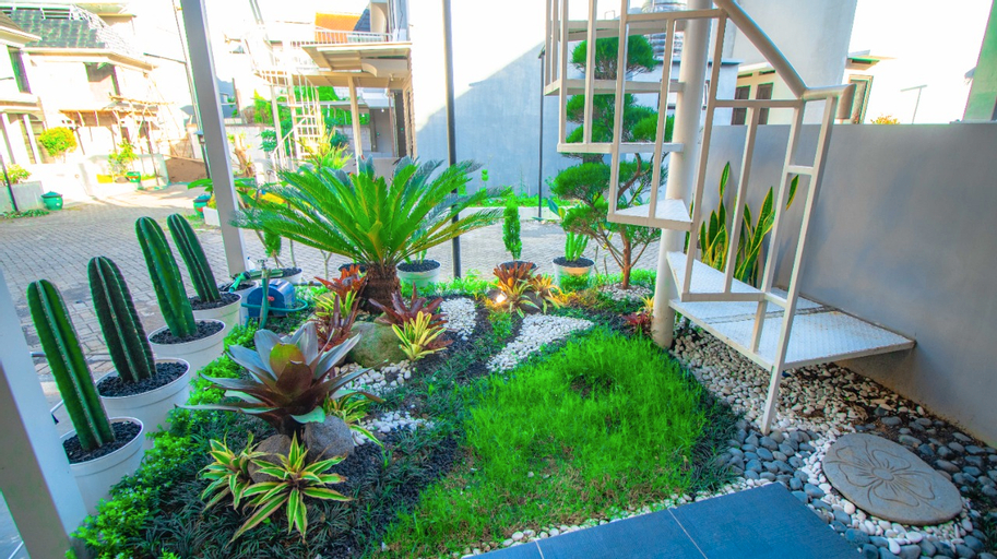 Exterior & Views 5, Villa Cendana Syariah | Private Pool | Rooftop Mountain View, Malang