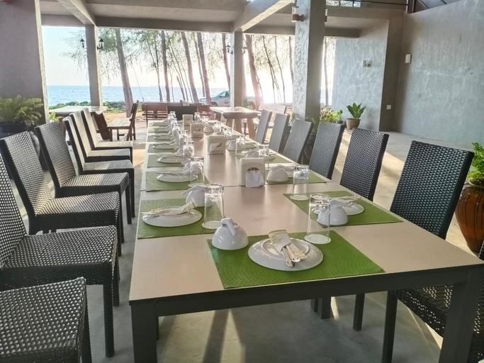Food & Drinks 5, The Chevalley Beach Resort, Thung Wa