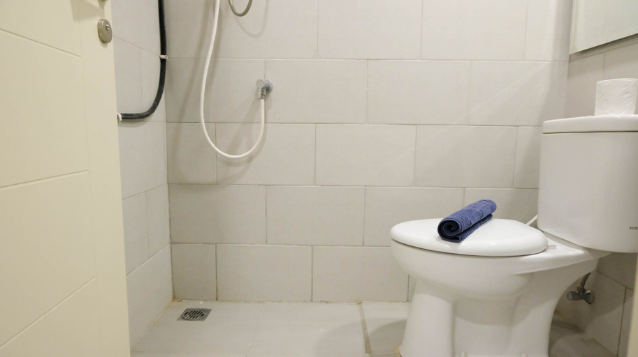 Wonderful and Comfy Studio (No Kitchen) at Supermall Mansion Apartment By Travelio, Surabaya