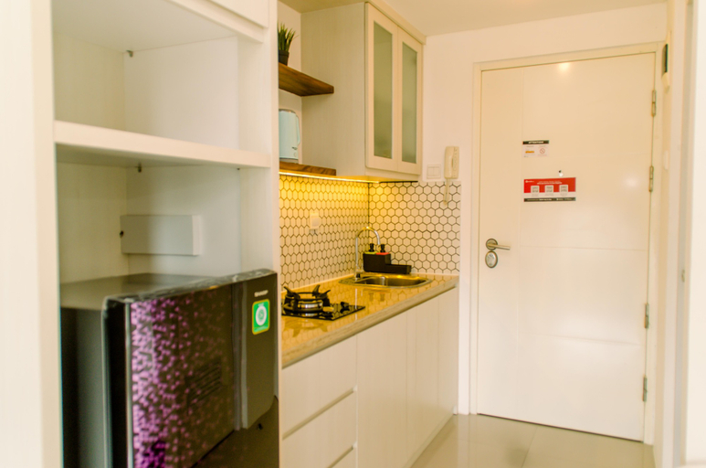 Others 2, Homey and Warm Studio at Silk Town Apartment By Travelio, Tangerang