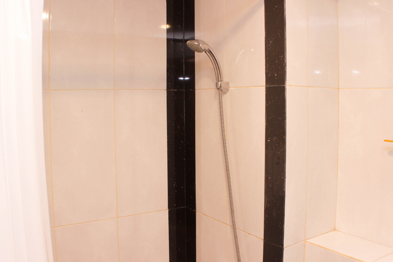Bathroom 5, Fancy and Nice Studio at Grand Kamala Lagoon Apartment By Travelio, Bekasi