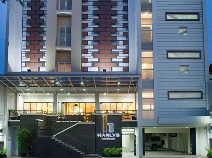 Exterior & Views 25