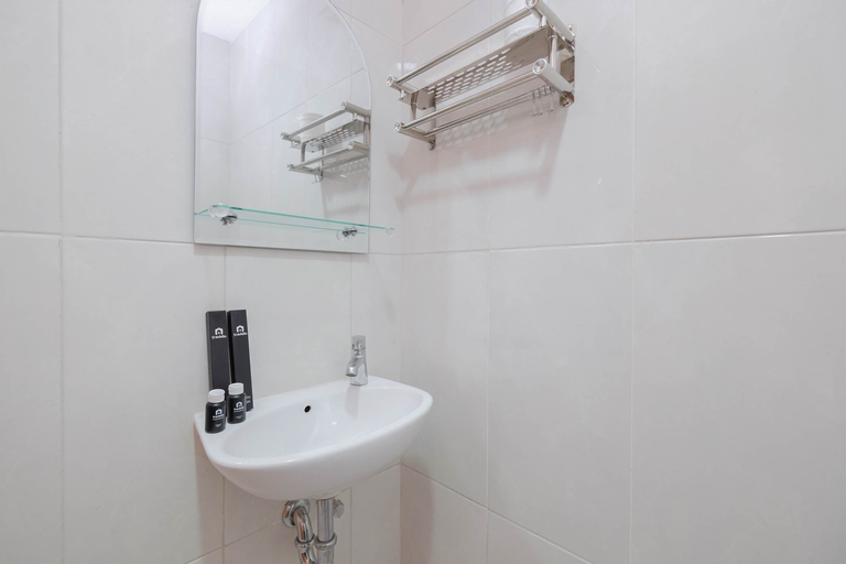 Bedroom 2, Minimalist and Comfortable Studio at Evenciio Margonda Apartment By Travelio, Depok