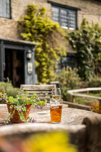 Food & Drinks 4, The Bell at Sapperton, Gloucestershire