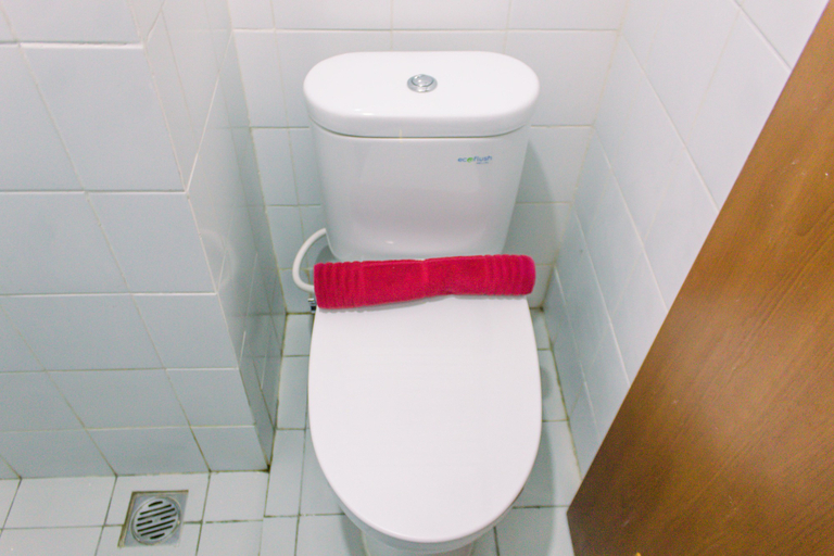 Bathroom 2, Nice and Cozy Studio Apartment at Eco Home Residence By Travelio, Tangerang