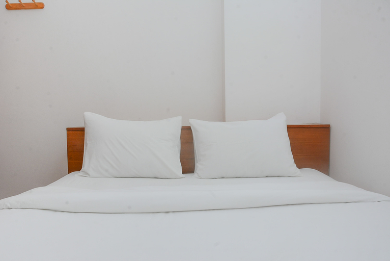 Classic and Homey 1BR Green Pramuka City Apartment By Travelio, Central Jakarta
