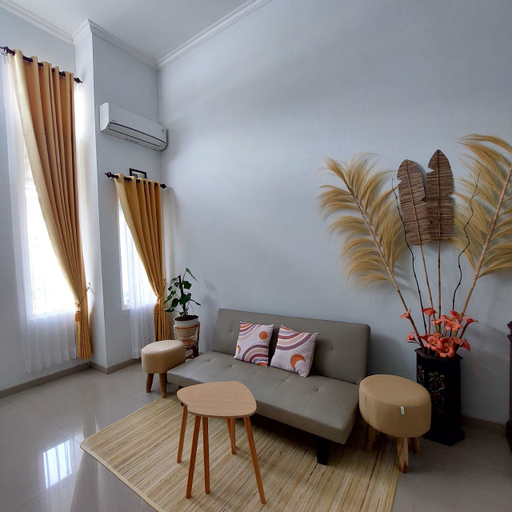 Bedroom 2, Villa Singgah Sare Kota Batu (permanently closed), Malang