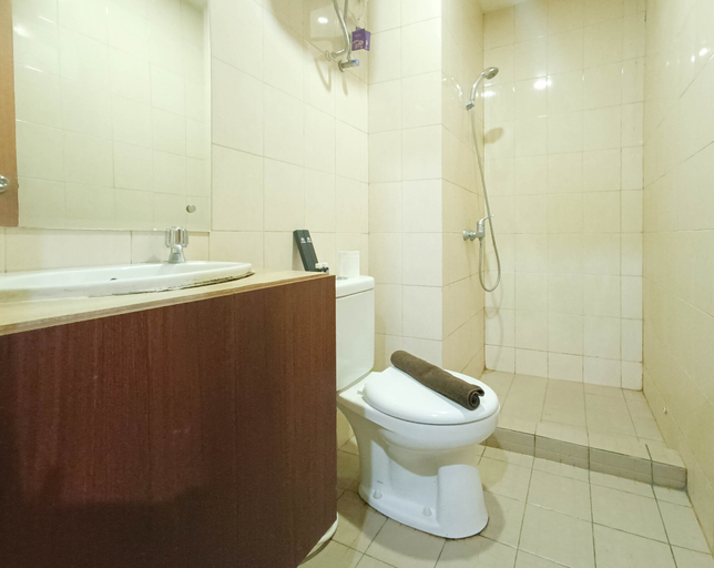 Bathroom 5, Nice and Comfortable Studio at Vida View Makassar By Travelio, Makassar