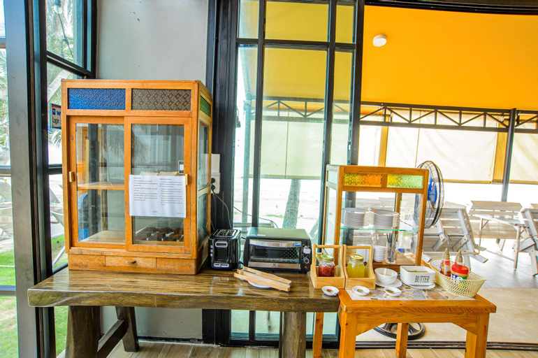 Food & Drinks 5, Talay Sai Hotel, Pathiu