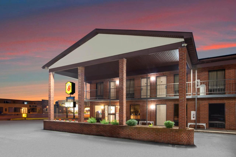 Super 8 by Wyndham Sandusky, Erie