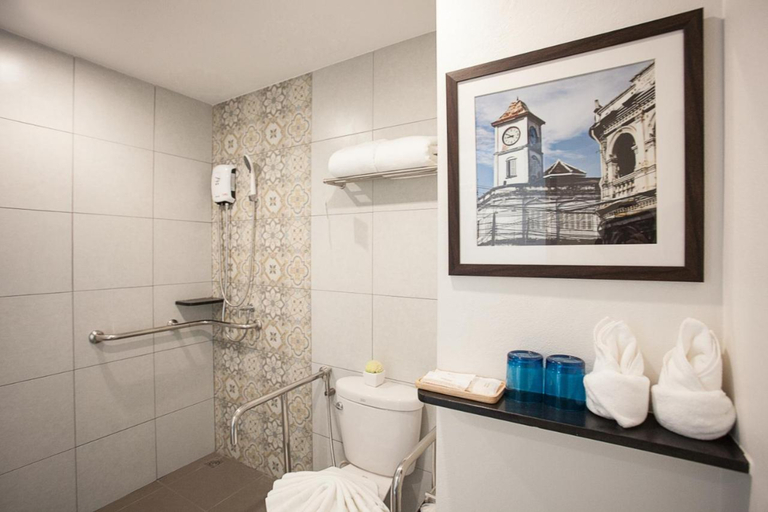 Bathroom 3, Recenta Suite Phuket Suanluang, Phuket Island