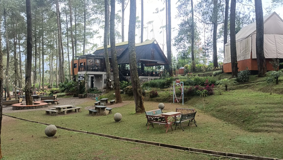 Exterior & Views 1, Kalaras Villa Cikole, Bandung