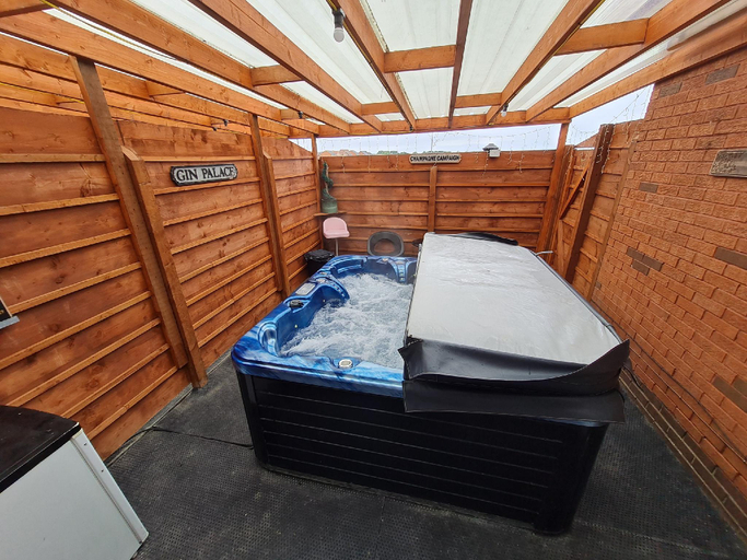 Sport & Beauty 5, The Mayfair Lodge - Caravaning, Glamping & Camping, Hartlepool