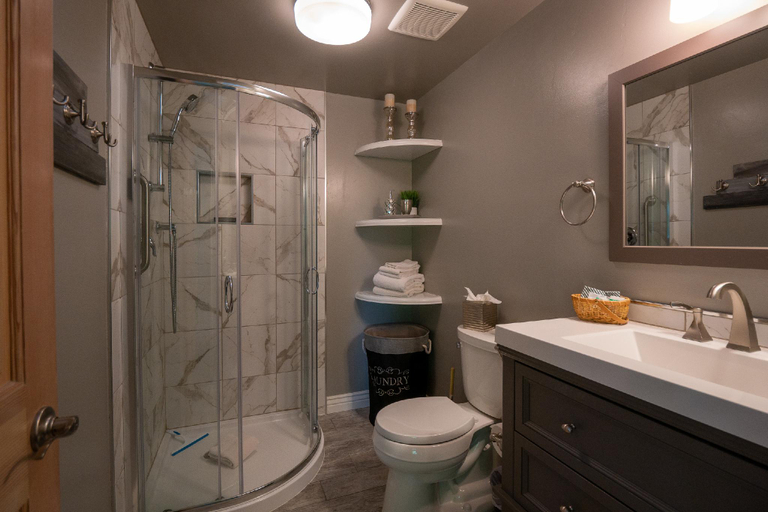 Bathroom 3, Apple Orchard Inn Cottages, La Plata
