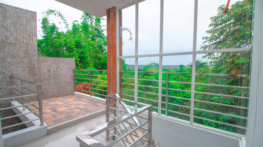 Exterior & Views 14